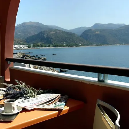 On The Rocks Hotel