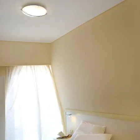 Hotel On The Rocks 2*